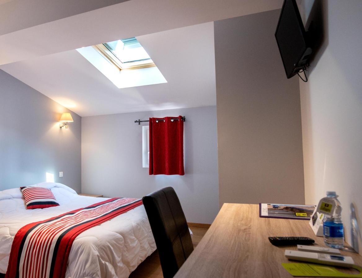 Logis Hotel De La Tour Либурн Экстерьер фото