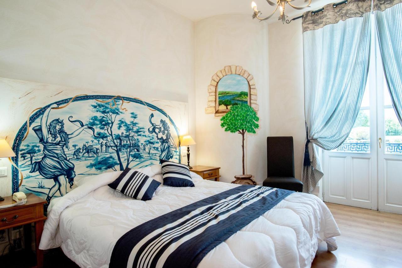Logis Hotel De La Tour Либурн Экстерьер фото