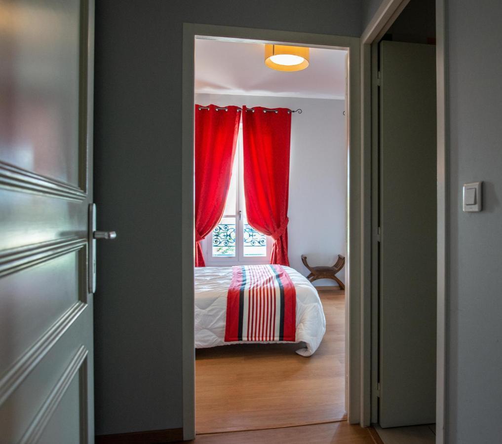 Logis Hotel De La Tour Либурн Экстерьер фото