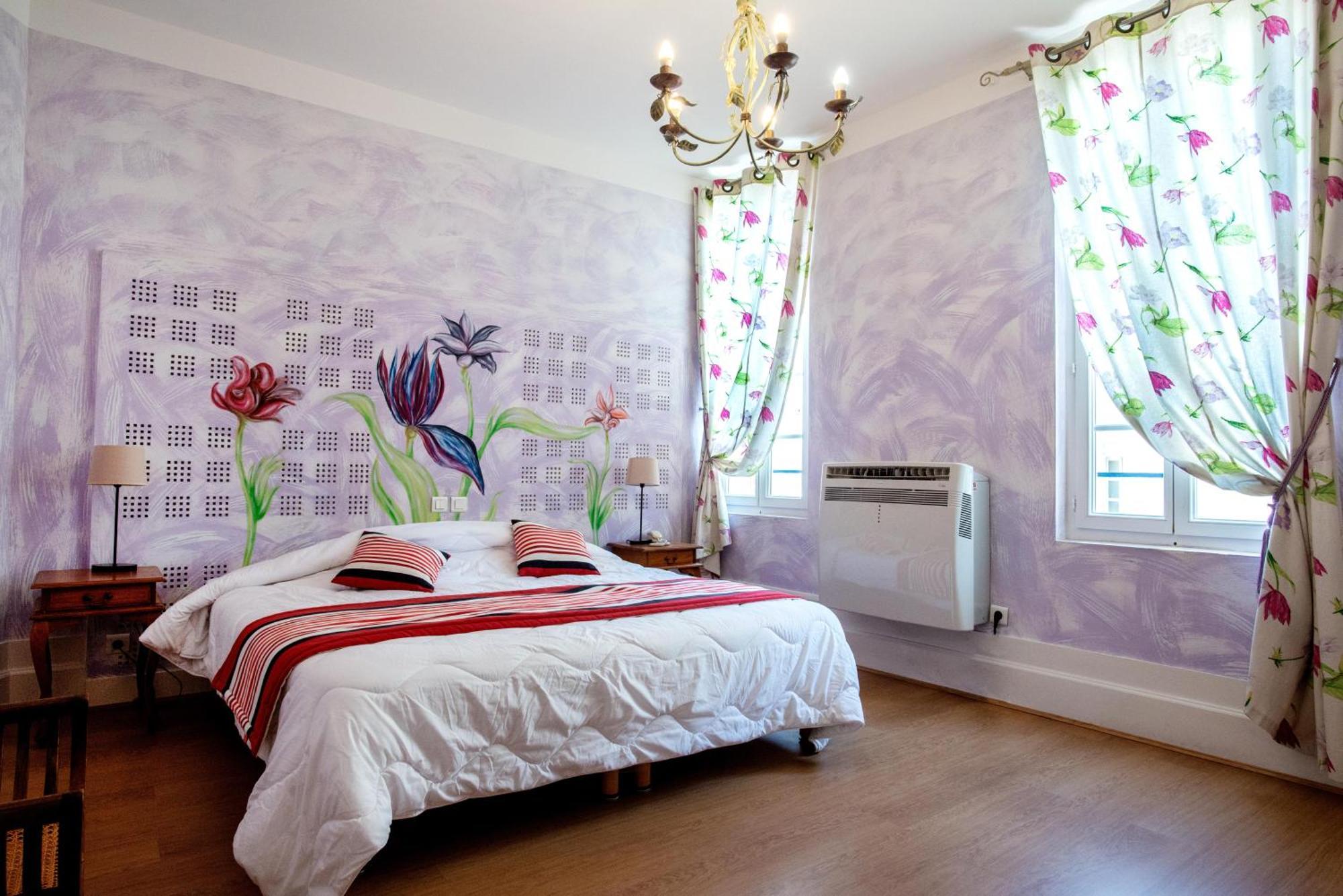 Logis Hotel De La Tour Либурн Экстерьер фото