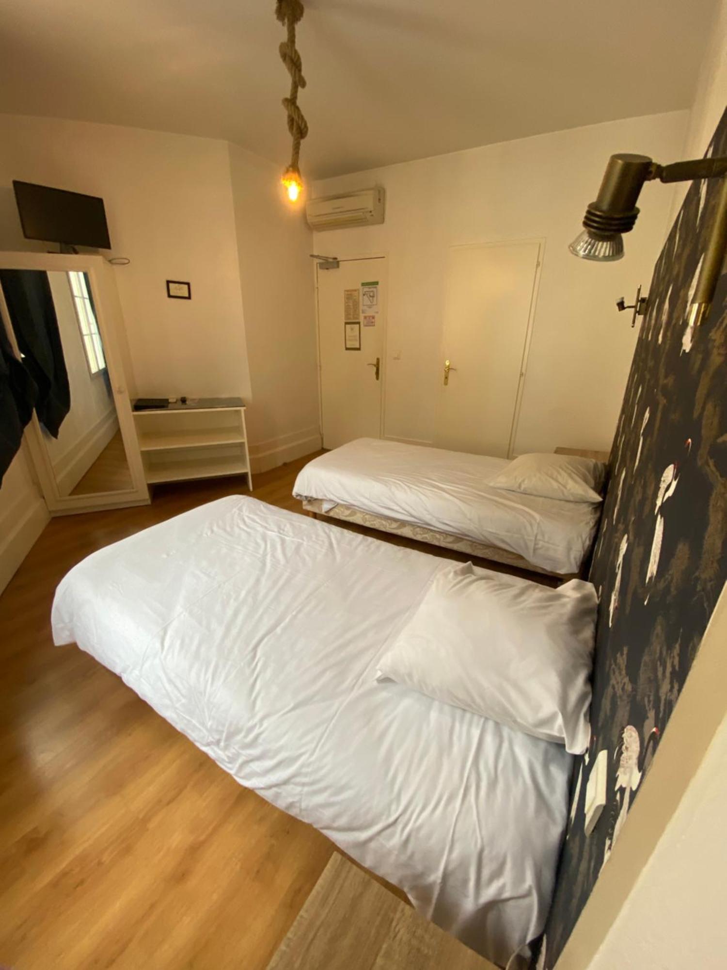 Logis Hotel De La Tour Либурн Экстерьер фото