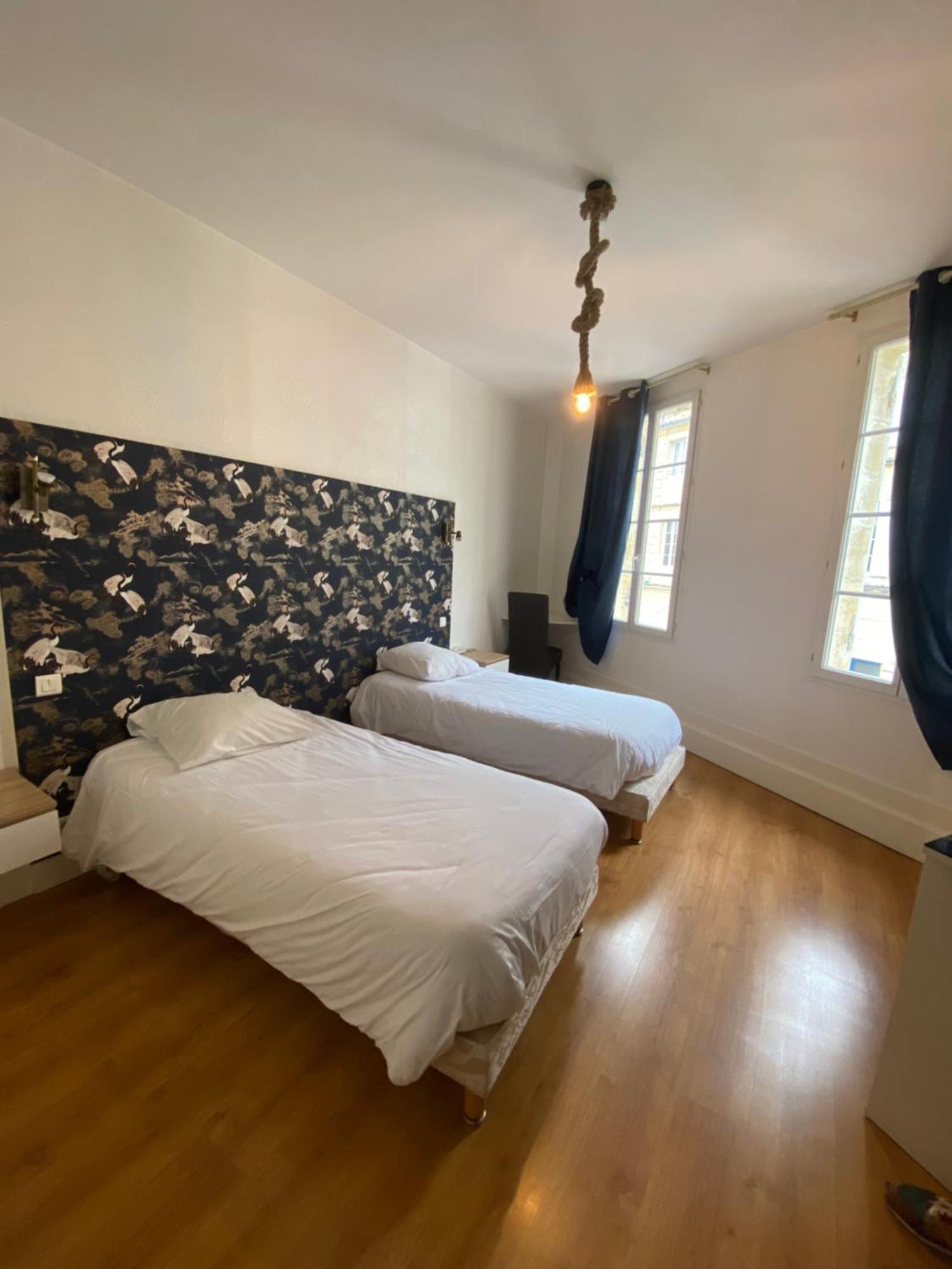 Logis Hotel De La Tour Либурн Экстерьер фото